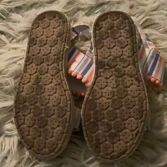Oshkosh toddler girl espadrilles sandals. Size 10 - Picture 4 of 8